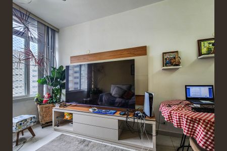 Apartamento para alugar com 95m², 2 quartos e 1 vaga Apartamento para alugar com 95m², 2 quartos e 1 vagaDetalhe da sala