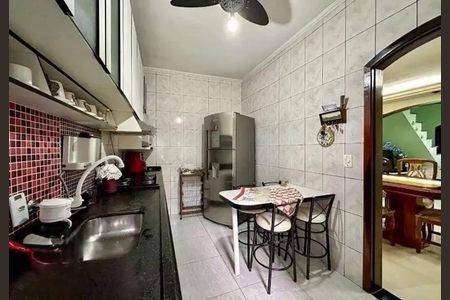 Casa para alugar com 4 quartos, 219m² em Jardim Valdibia, São Bernardo do Campo