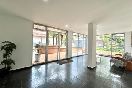Apartamento à venda com 68m², 2 quartos e 1 vaga Apartamento à venda com 68m², 2 quartos e 1 vagaHall social