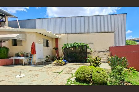 Casa à venda com 300m², 6 quartos e 1 vagaQuintal