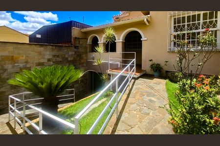 Casa à venda com 300m², 6 quartos e 1 vagaGaragem