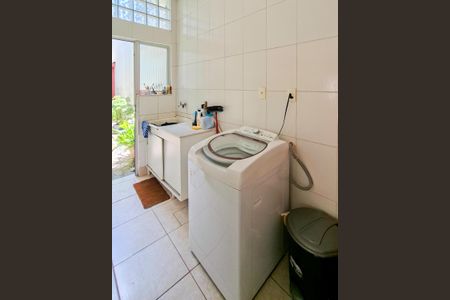 Casa à venda com 300m², 6 quartos e 1 vagaCozinha e Área de Serviço