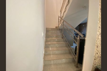 Casa para alugar com 2500m², 5 quartos e 8 vagasEscada