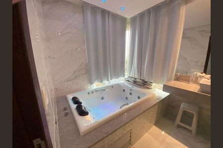 Casa para alugar com 2500m², 5 quartos e 8 vagasBanheiro da Suíte