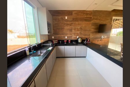 Casa para alugar com 2500m², 5 quartos e 8 vagasCozinha