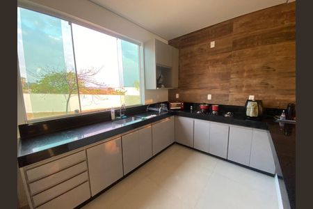 Casa para alugar com 2500m², 5 quartos e 8 vagasCozinha