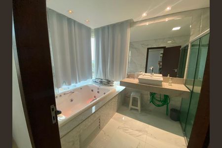 Casa para alugar com 2500m², 5 quartos e 8 vagasBanheiro da Suíte