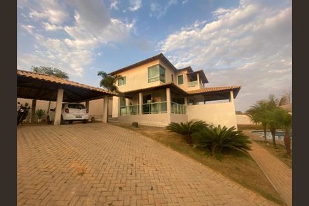 Casa para alugar com 2500m², 5 quartos e 8 vagasFachada