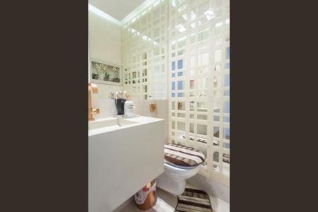 Apartamento à venda com 195m², 4 quartos e 3 vagas Apartamento à venda com 195m², 4 quartos e 3 vagasLavabo