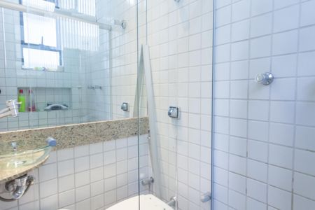 Apartamento à venda com 195m², 4 quartos e 3 vagas Apartamento à venda com 195m², 4 quartos e 3 vagasBanheiro suite 1