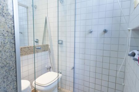 Apartamento à venda com 195m², 4 quartos e 3 vagas Apartamento à venda com 195m², 4 quartos e 3 vagasBanheiro suite 1