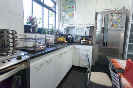 Apartamento à venda com 195m², 4 quartos e 3 vagas Apartamento à venda com 195m², 4 quartos e 3 vagasCozinha