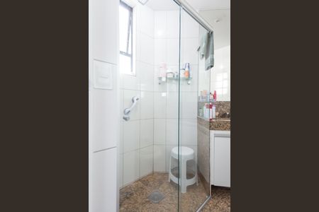 Apartamento à venda com 195m², 4 quartos e 3 vagas Apartamento à venda com 195m², 4 quartos e 3 vagasBanheiro suite 2