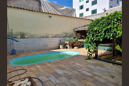 Casa à venda com 262m², 5 quartos e 4 vagas