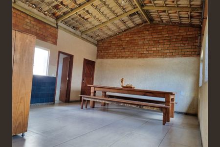 Casa à venda com 5 quartos, 262m² em Parque Xangri-Lá, Contagem