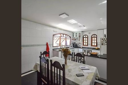 Casa para alugar com 307m², 3 quartos e 3 vagas