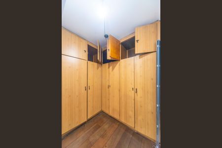 Casa à venda com 165m², 3 quartos e 2 vagas Casa à venda com 165m², 3 quartos e 2 vagasCloset do Quarto 3