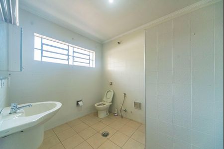 Casa à venda com 165m², 3 quartos e 2 vagas Casa à venda com 165m², 3 quartos e 2 vagasBanheiro Social