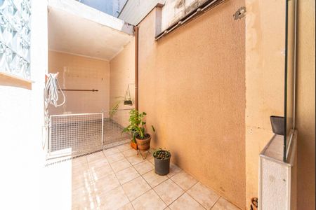 Casa à venda com 165m², 3 quartos e 2 vagas Casa à venda com 165m², 3 quartos e 2 vagasQuintal Fundos