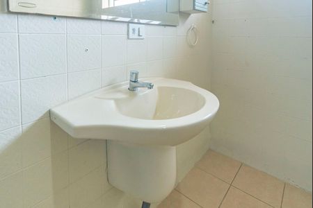 Casa à venda com 165m², 3 quartos e 2 vagas Casa à venda com 165m², 3 quartos e 2 vagasBanheiro Social