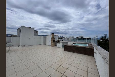 Apartamento para alugar com 360m², 3 quartos e 3 vagas Apartamento para alugar com 360m², 3 quartos e 3 vagasTerraço