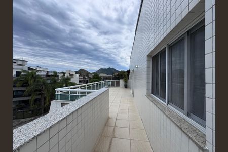 Apartamento para alugar com 360m², 3 quartos e 3 vagas Apartamento para alugar com 360m², 3 quartos e 3 vagasVaranda / Terraço