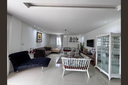 Apartamento para alugar com 360m², 3 quartos e 3 vagas Apartamento para alugar com 360m², 3 quartos e 3 vagasSala