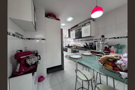 Apartamento para alugar com 360m², 3 quartos e 3 vagas Apartamento para alugar com 360m², 3 quartos e 3 vagasCozinha e Área de Serviço