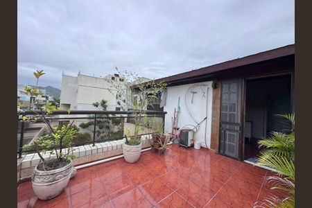 Apartamento para alugar com 220m², 4 quartos e 2 vagas Apartamento para alugar com 220m², 4 quartos e 2 vagasTerraço