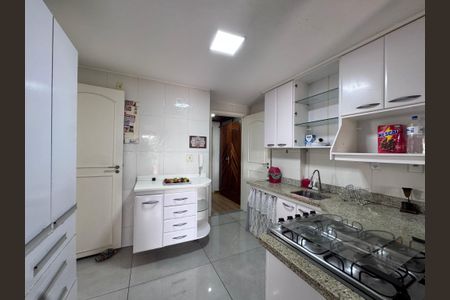 Apartamento para alugar com 220m², 4 quartos e 2 vagas Apartamento para alugar com 220m², 4 quartos e 2 vagasCozinha