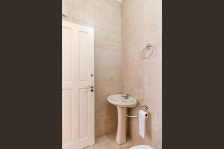 Casa de condomínio para alugar com 300m², 3 quartos e 2 vagas Casa de condomínio para alugar com 300m², 3 quartos e 2 vagasBanheiro de serviço