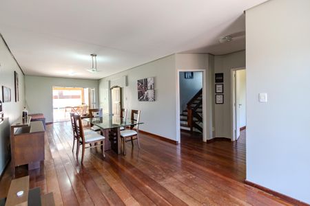 Casa de condomínio para alugar com 300m², 3 quartos e 2 vagas Casa de condomínio para alugar com 300m², 3 quartos e 2 vagasSala