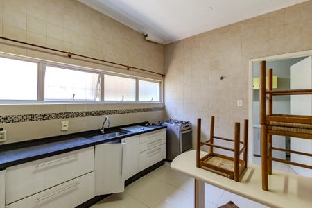 Casa de condomínio para alugar com 300m², 3 quartos e 2 vagas Casa de condomínio para alugar com 300m², 3 quartos e 2 vagasCozinha