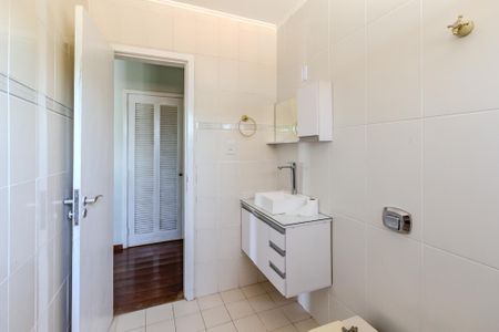 Casa de condomínio para alugar com 300m², 3 quartos e 2 vagas Casa de condomínio para alugar com 300m², 3 quartos e 2 vagasBanheiro Social