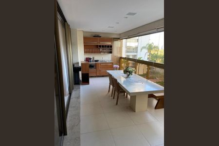 Apartamento à venda com 169m², 4 quartos e 3 vagasVaranda