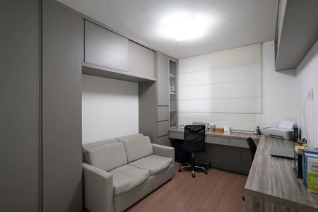 Apartamento à venda com 158m², 4 quartos e 3 vagasQuarto 2