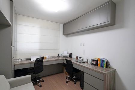 Apartamento à venda com 158m², 4 quartos e 3 vagasQuarto 2