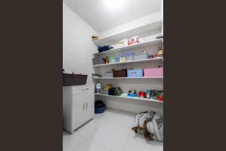 Apartamento à venda com 147m², 3 quartos e 3 vagas Apartamento à venda com 147m², 3 quartos e 3 vagasQuarto de Serviço