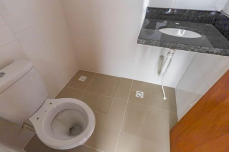 Apartamento à venda com 44m², 2 quartos e sem vaga Apartamento à venda com 44m², 2 quartos e sem vagaBanheiro