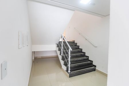 Apartamento à venda com 44m², 2 quartos e sem vaga Apartamento à venda com 44m², 2 quartos e sem vagaEscada do prédio