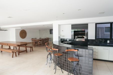 Apartamento à venda com 87m², 3 quartos e 2 vagas Apartamento à venda com 87m², 3 quartos e 2 vagasÁrea comum - Churrasqueira