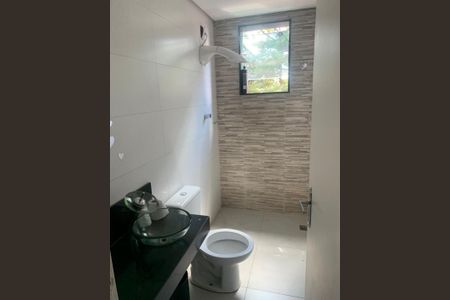 Banheiro de casa à venda com 2 quartos, 160m² em Santa Terezinha, Belo Horizonte