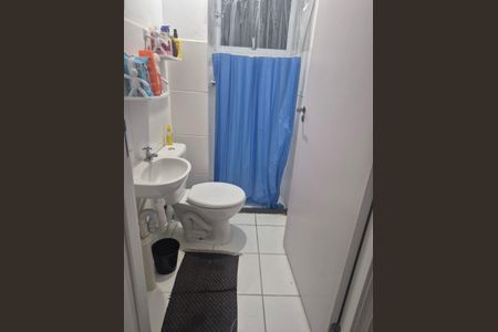 Banheiro de apartamento para alugar com 2 quartos, 40m² em Guaratiba, Rio de Janeiro