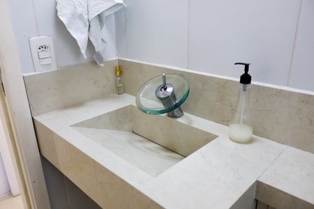 Apartamento à venda com 84m², 2 quartos e 2 vagasBanheiro da Suíte 2