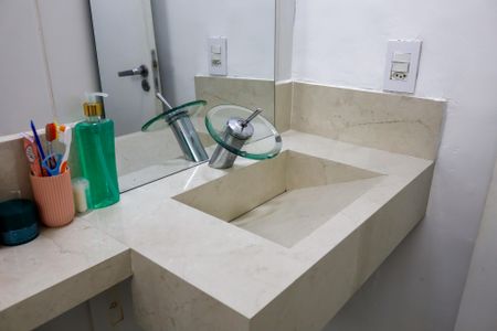 Apartamento à venda com 84m², 2 quartos e 2 vagasBanheiro da Suíte 1