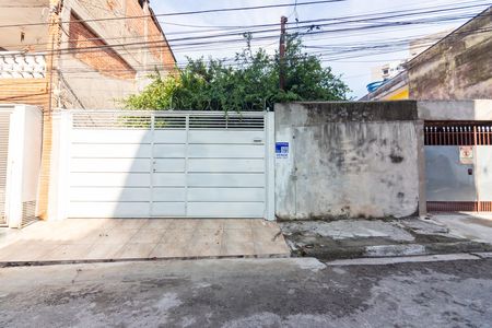 Casa para alugar com 50m², 2 quartos e 2 vagas Casa para alugar com 50m², 2 quartos e 2 vagasFachada + Placa