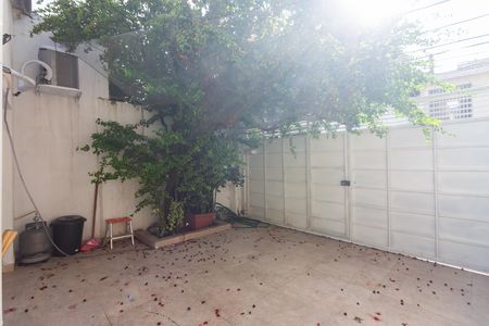 Casa para alugar com 50m², 2 quartos e 2 vagas Casa para alugar com 50m², 2 quartos e 2 vagasQuintal