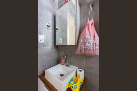 Casa para alugar com 50m², 2 quartos e 2 vagas Casa para alugar com 50m², 2 quartos e 2 vagasBanheiro Social