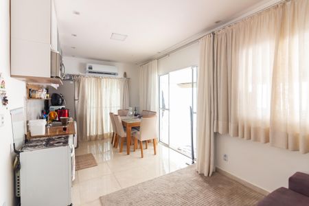 Sala de casa para alugar com 2 quartos, 50m² em Santa Maria, Osasco