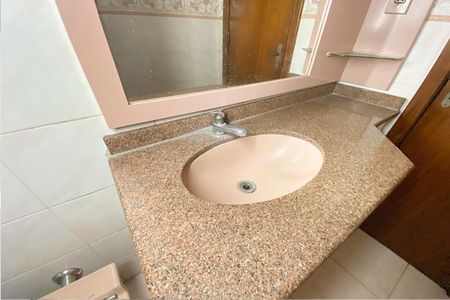 Apartamento para alugar com 64m², 2 quartos e sem vagaBanheiro